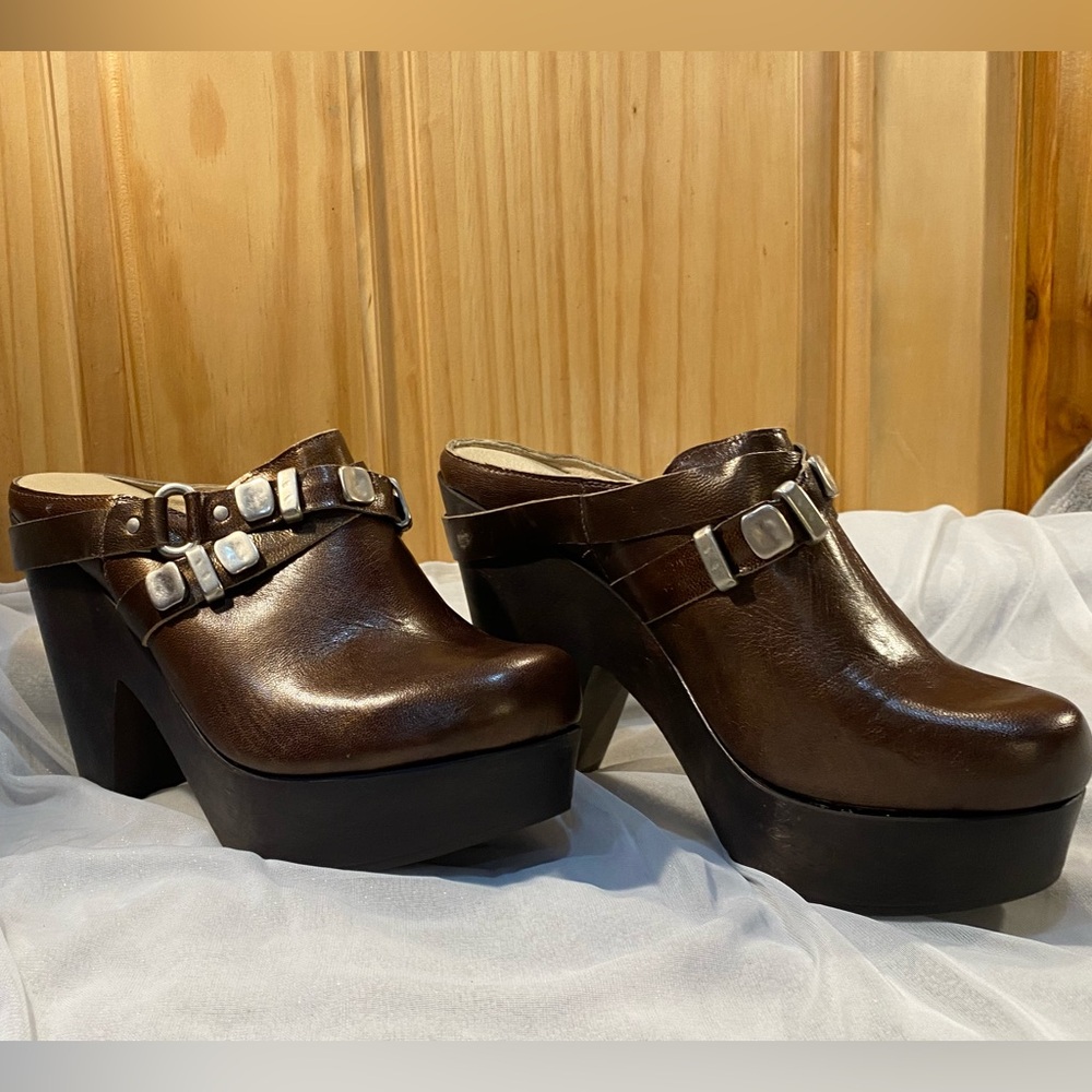 BERNARDO’s (Women’s SIZE 7)